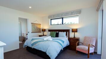 3 slaapkamers, een bureau, een strijkplank/strijkijzer, gratis wifi