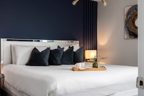 9 bedrooms, desk, iron/ironing board, travel crib