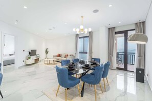 Dining - StayShort - Peaceful 2 Bedroom with Beautiful Full Palm Waters Views (Palm Jumeirah)