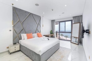 2 bedrooms, iron/ironing board, WiFi - StayShort - Peaceful 2 Bedroom with Beautiful Full Palm Waters Views (Palm Jumeirah)