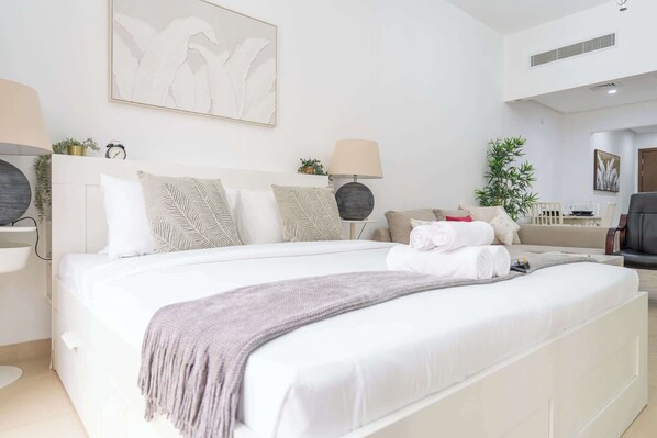 Iron/ironing board, WiFi, bed sheets