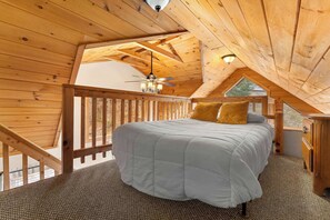 4 bedrooms, desk, iron/ironing board, travel crib