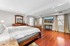 4 多间卧室、办公桌、熨斗/熨衣板、旅行婴儿床