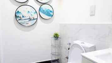 Free toiletries, towels, toilet paper