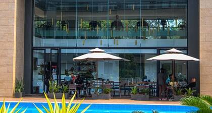 Embassy gardens luxury by Cozy