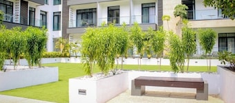 Embassy gardens luxury by Cozy