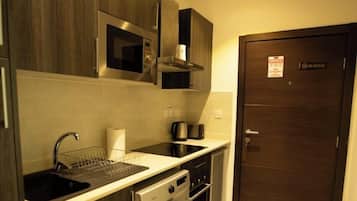 Studio, City View | Private kitchen