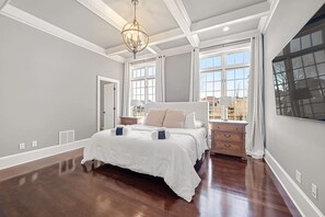 6 Schlafzimmer, Schreibtisch, Bügeleisen/Bügelbrett, WLAN