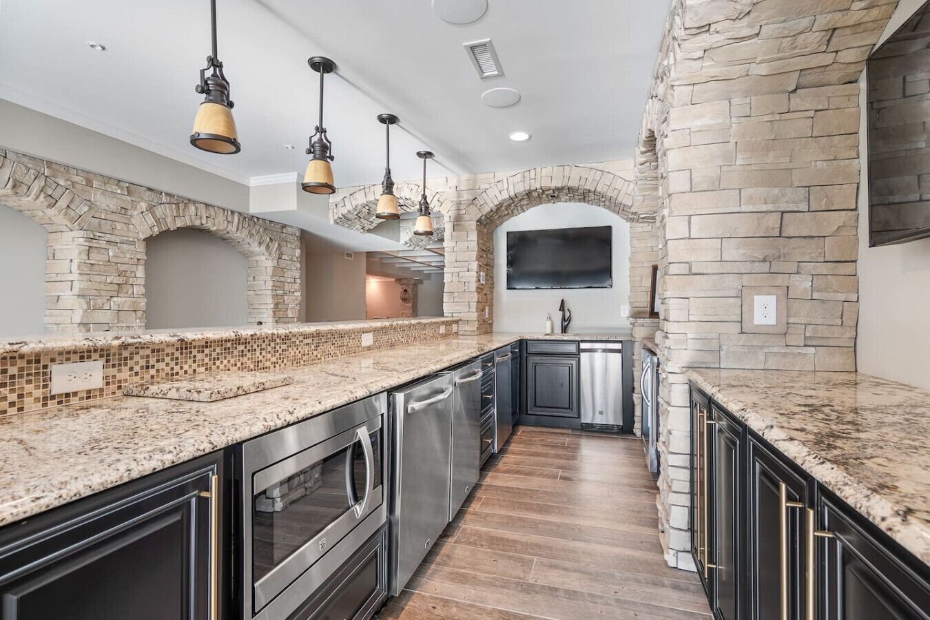 Fridge, oven, stovetop, dishwasher