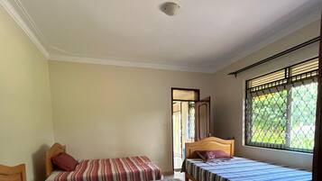 2 bedrooms, iron/ironing board, bed sheets