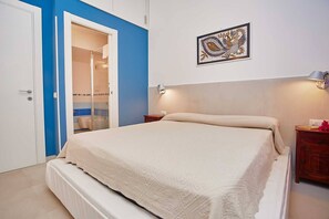 3 bedrooms, in-room safe, iron/ironing board, free WiFi
