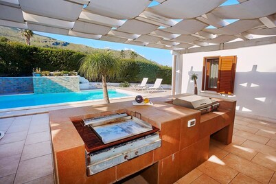 Villa Pandora with swimming pool and panoramic view