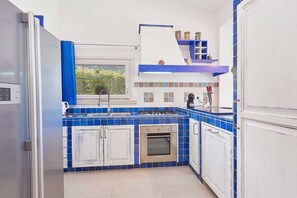 Fridge, microwave, oven, stovetop - VILLA PANDORA (Scopello)