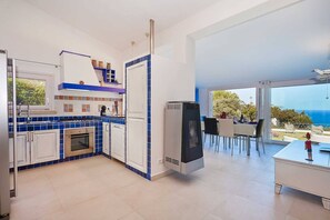 Fridge, microwave, oven, stovetop - VILLA PANDORA (Scopello)
