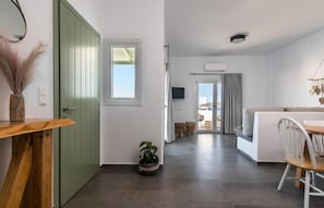Comfort Apartment, 2 Bedrooms, Balcony, Sea View | Living area