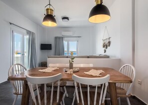 بديكورات فريدة لكل غرفة وتجهيزات عازلة للصوت وواي فاي مجانًا