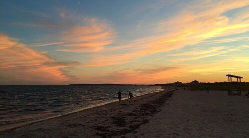 Quintessential 2-bedroom Cape cottage with salt marsh views near Seagull Beach