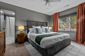 6 bedrooms, desk, iron/ironing board, WiFi