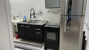 Tam boy buzdolabı, mikrodalga fırın, fırın, set üstü ocak