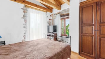 House, Private Pool | 2 bedrooms, iron/ironing board, free WiFi, bed sheets