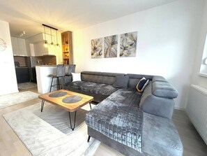 Appartement, 1 chambre, accessible aux personnes à mobilité réduite, vue montagne | Salle de séjour