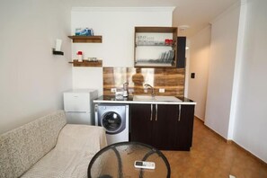 Studio | Private kitchen | Fridge, electric kettle