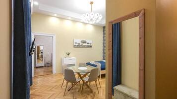 Appartement, 2 slaapkamers | 2 slaapkamers, een strijkplank/strijkijzer, gratis wifi, beddengoed