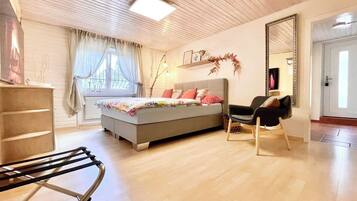 2 bedrooms, iron/ironing board, WiFi, bed sheets