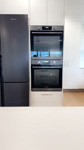 Interior - Time & Tide - Close to beach-7 beds-2 baths-Sleeps 16-WiFi-2 Smart TVs (Toogoom)
