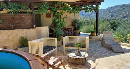 Domaine Kalyvitis; Stone house surrounded by olive groves, 2 km from the sea