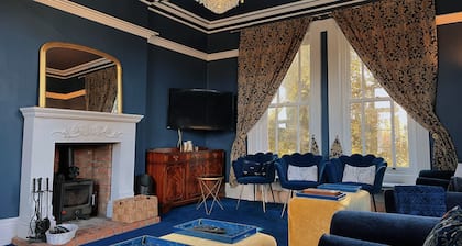 Family party ten-bedroom Villa, hot tub and games room