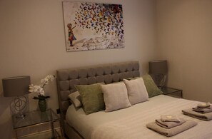 1 bedroom, iron/ironing board, free WiFi, bed sheets - Full Apartment With Secure Parking Great Views (Preston)