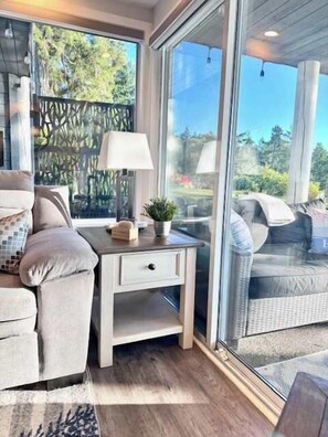 TV, fireplace, offices