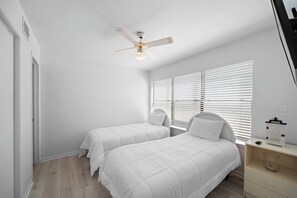 5 chambres, fer et planche à repasser, accès Internet, draps fournis