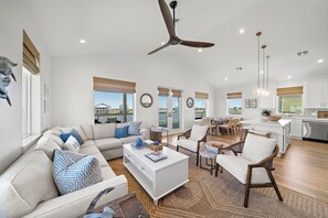 Smart TV, DVD player - Pelican Perch | Beautiful Water Views (Galveston)