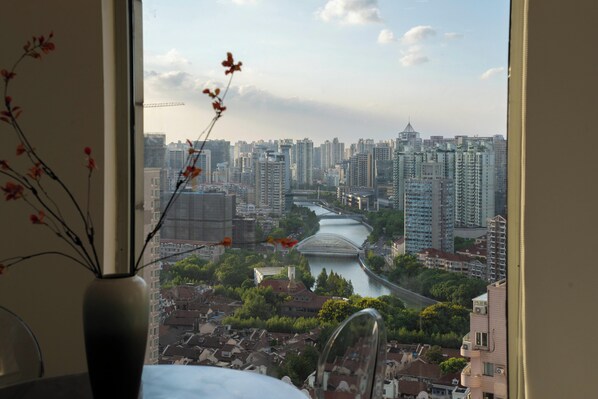 City Condo, Multiple Beds, Non Smoking, River View | Interior