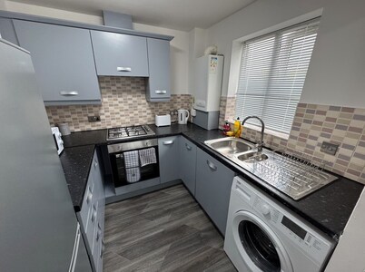 The Modern Balcony Apartment 2 Bed 1 Bath Private Parking