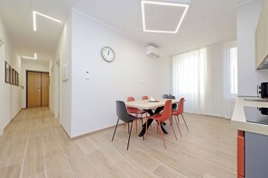 Dining - 4BNB - Stylish & Spacious Apartment near Vatican (Roma)