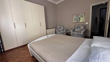 Familienapartment, 1 Schlafzimmer | 1 Schlafzimmer, Bügeleisen/Bügelbrett, kostenloses WLAN