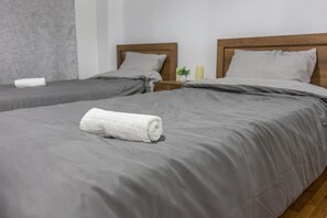 1 habitación, escritorio, tabla de planchar con plancha y wifi 