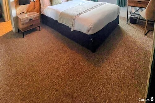 Habitación doble Deluxe, 1 cama King size | Cortinas blackout, tabla de planchar con plancha y wifi gratis