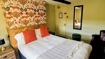 Deluxe Double Room, 1 King Bed | Blackout curtains, iron/ironing board, free WiFi