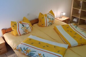 2 bedrooms, iron/ironing board, free WiFi, bed sheets