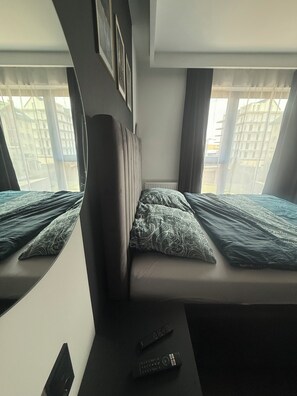 1 dormitori, planxa i posts de planxar, wifi i roba de llit 