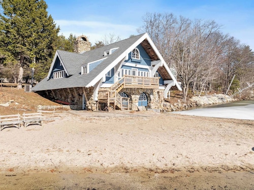 Lakefront Kona Boathouse with Dock & Fire Pit