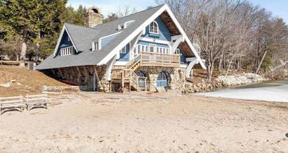 Lakefront Kona Boathouse with Dock & Fire Pit