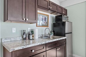 Microones, forn, placa de cuina i rentaplats 