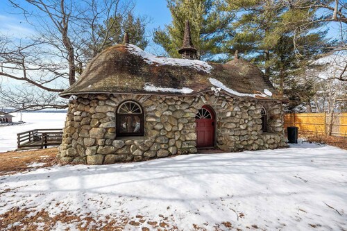 Kona Hobbit House  Cozy Getaway on the Lake