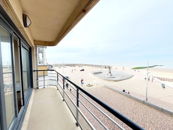 Apartment | Balcony - Apartment in Wenduine With Stunning Sea Views (De Haan)
