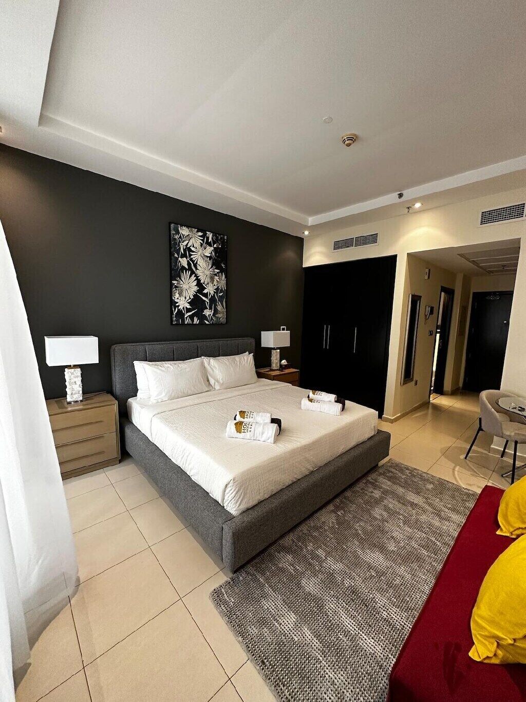 Deluxe Studio, 1 King Bed, Sea View | Premium bedding, pillowtop beds, free minibar, soundproofing